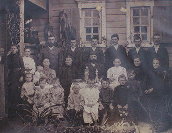 Schulklasse mit Jungen und Mädchen