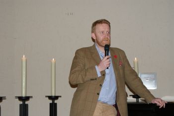 Freiherr Knigge spricht in der Kirche