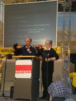 das Ehepaar Metzger mit den Raben